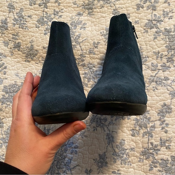 Clarks Collection Crystal Quartz Blue Suede Ankle Wedge Booties Size 6.5 - Picture 6 of 9